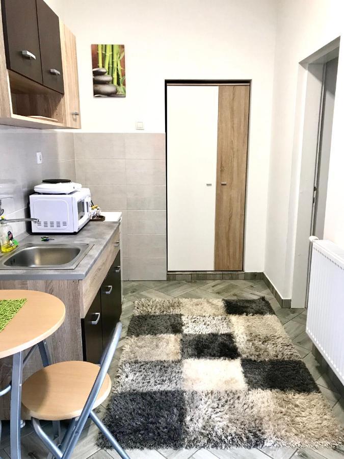 Zen Apartmani Zrenjanin Esterno foto
