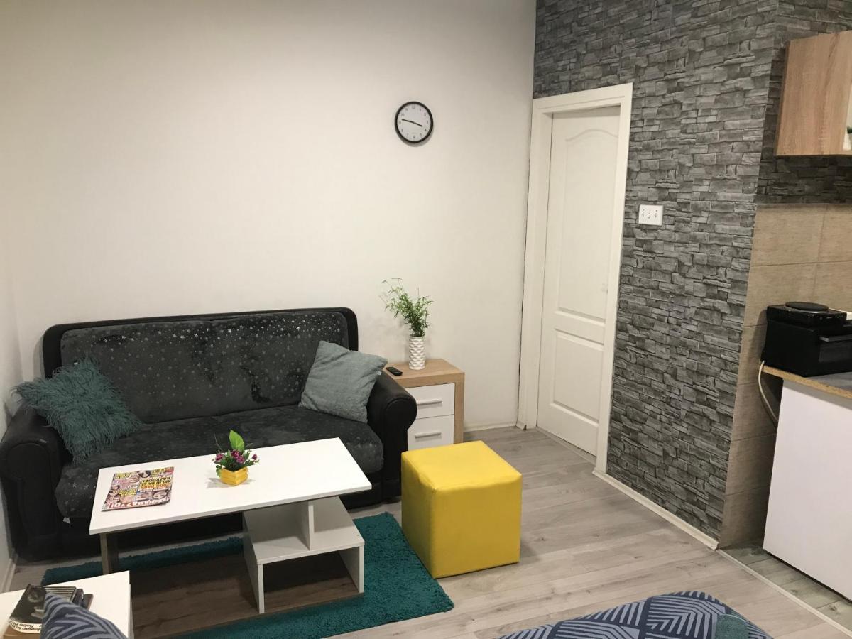 Zen Apartmani Zrenjanin Esterno foto