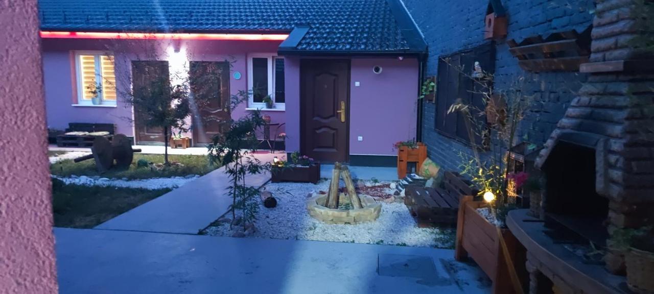 Zen Apartmani Zrenjanin Esterno foto