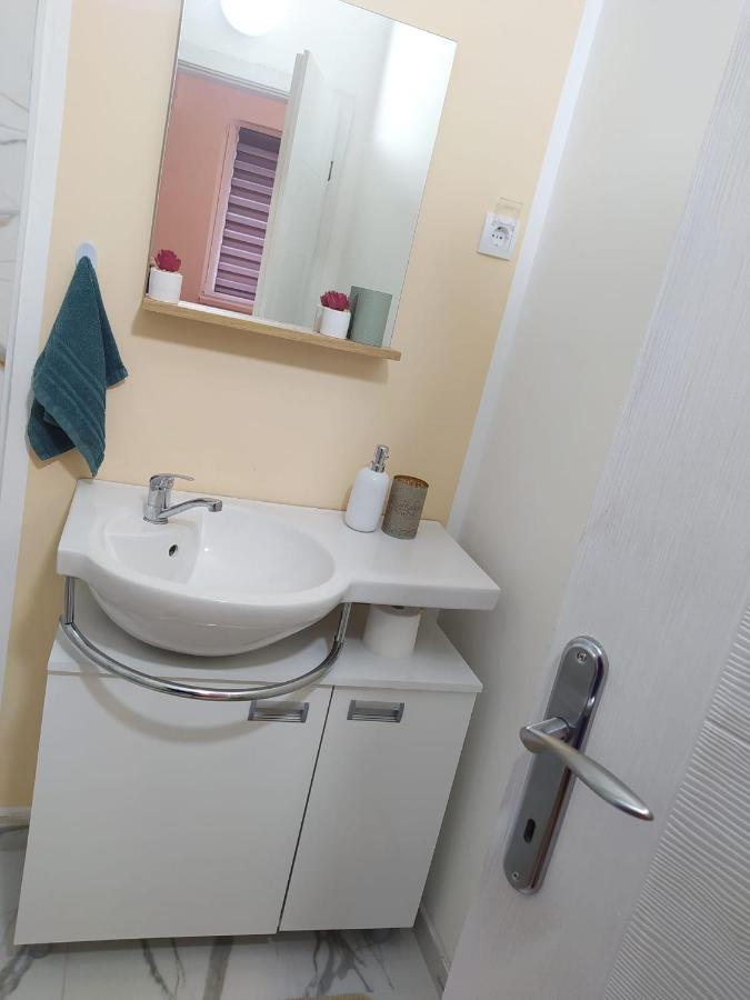 Zen Apartmani Zrenjanin Esterno foto