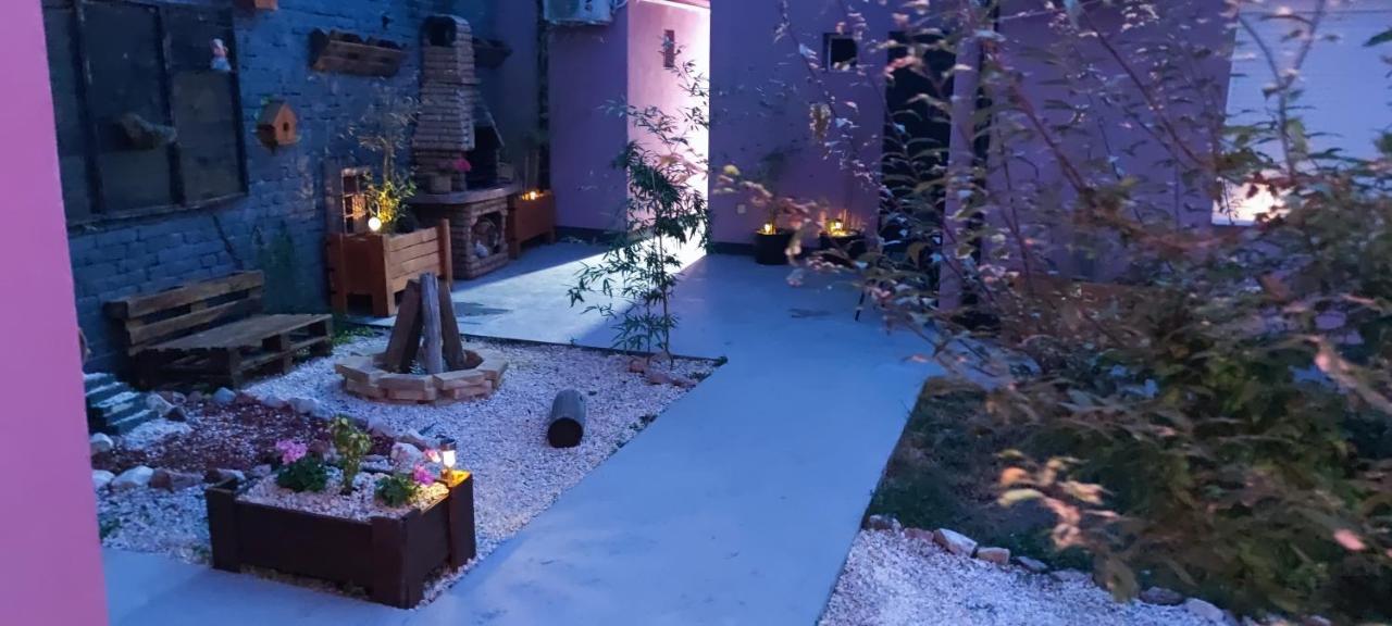 Zen Apartmani Zrenjanin Esterno foto