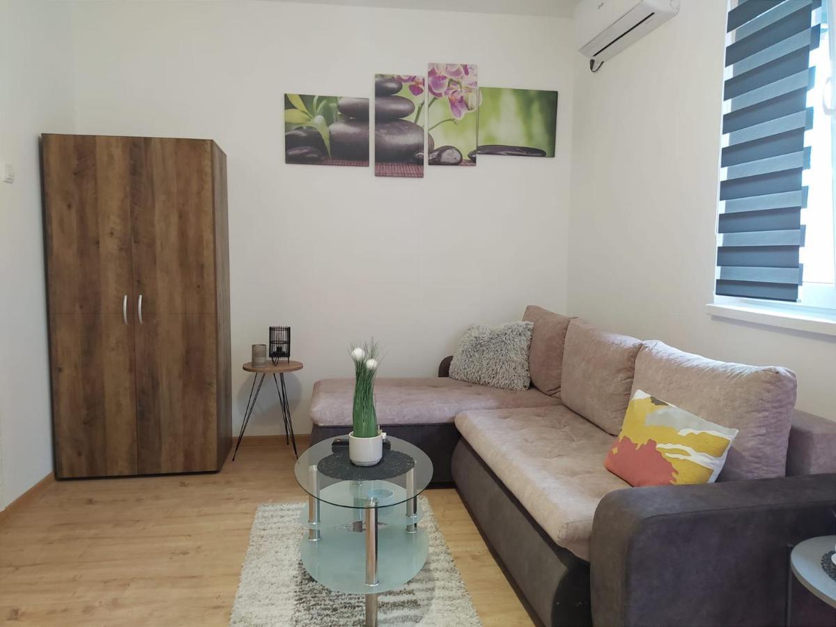 Zen Apartmani Zrenjanin Esterno foto